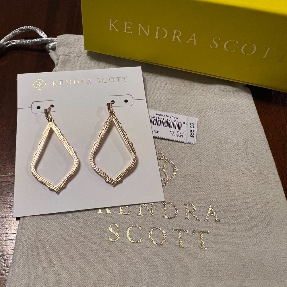 NWT! Kendra Scott Sophia Earrings in Rose Gold